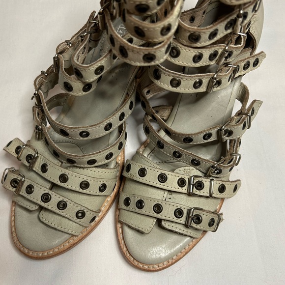 Casandra freebird strappy buckle sandals with covered heel and open toe. - Picture 1 of 3